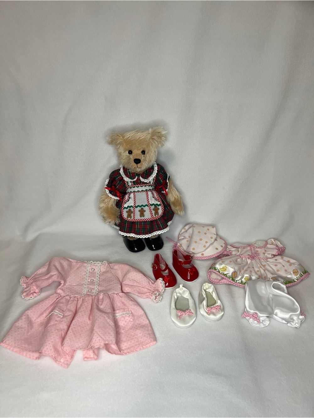 Franklin Mint Holly the Holiday Bear Mohair w/3 Outfits shoes, hat collection